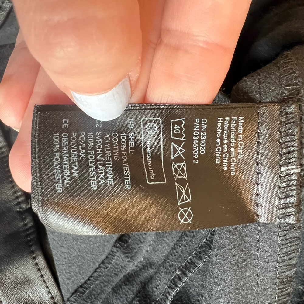 H&M High Waisted Faux Leather Shorts - Picture 5 of 5